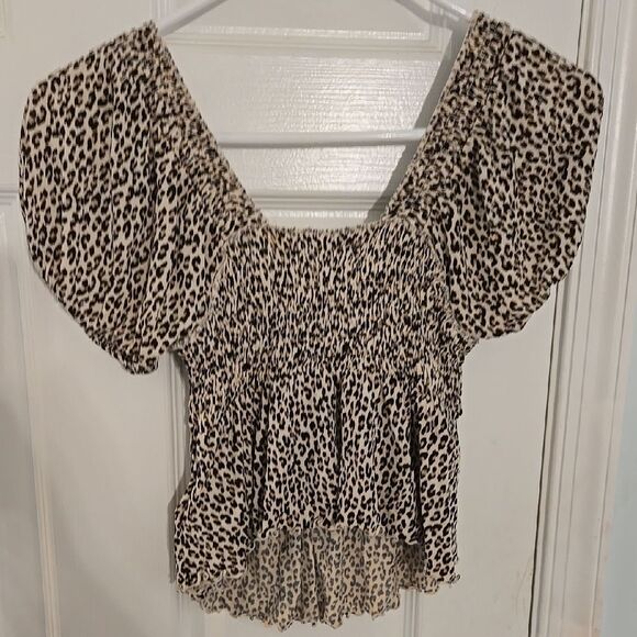 Leopard Print Puff Sleeve Top - Picture 4 of 4